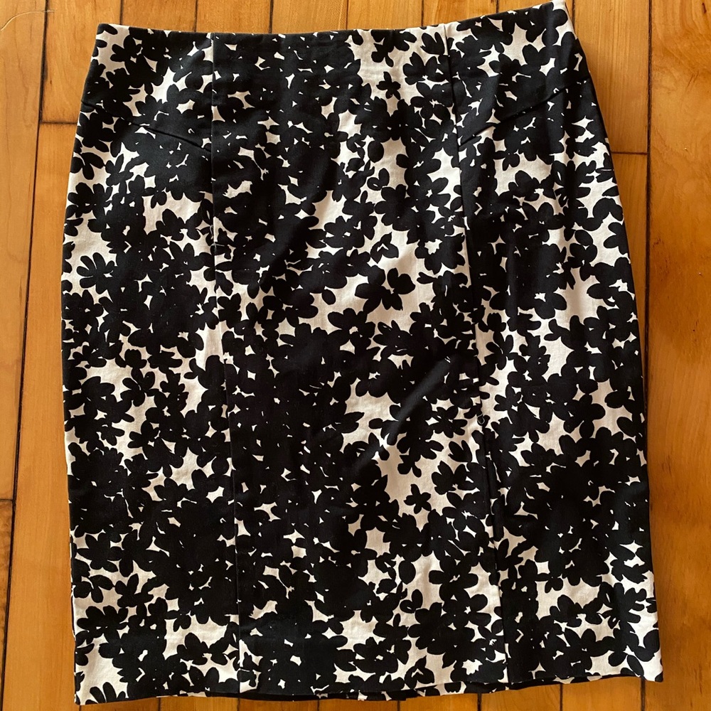 Ann Taylor Black & White Stretchy Pencil Skirt